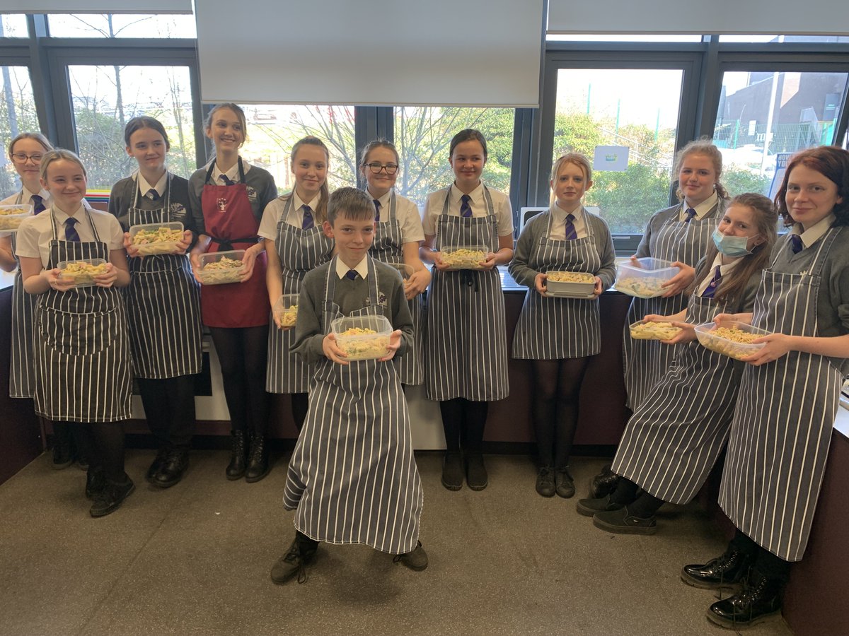 Year 8 making fuelling pea and ham pasta as part of the champion mindset project. Well done all, fantastic outcomes 🏆