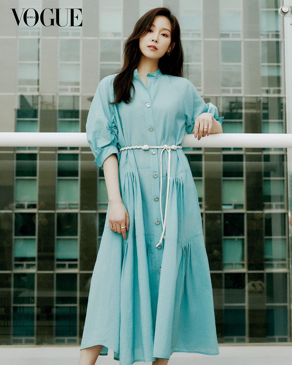 seohyunjine's tweet photo. Seo Hyunjin x The Izzat Collection 22 Spring x Vogue
The elegant modern city look ✨
© Vogue Korea, The Izzat Collection
#TheIzzatCollection #아이잗컬렉션 #SeoHyunJin #서현진 #TheIzzatCollection22Spring #봄컬렉션 https://t.co/MP6ciDmB0q