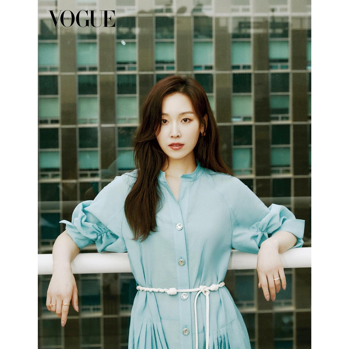 seohyunjine's tweet photo. Seo Hyunjin x The Izzat Collection 22 Spring x Vogue
The elegant modern city look ✨
© Vogue Korea, The Izzat Collection
#TheIzzatCollection #아이잗컬렉션 #SeoHyunJin #서현진 #TheIzzatCollection22Spring #봄컬렉션 https://t.co/MP6ciDmB0q