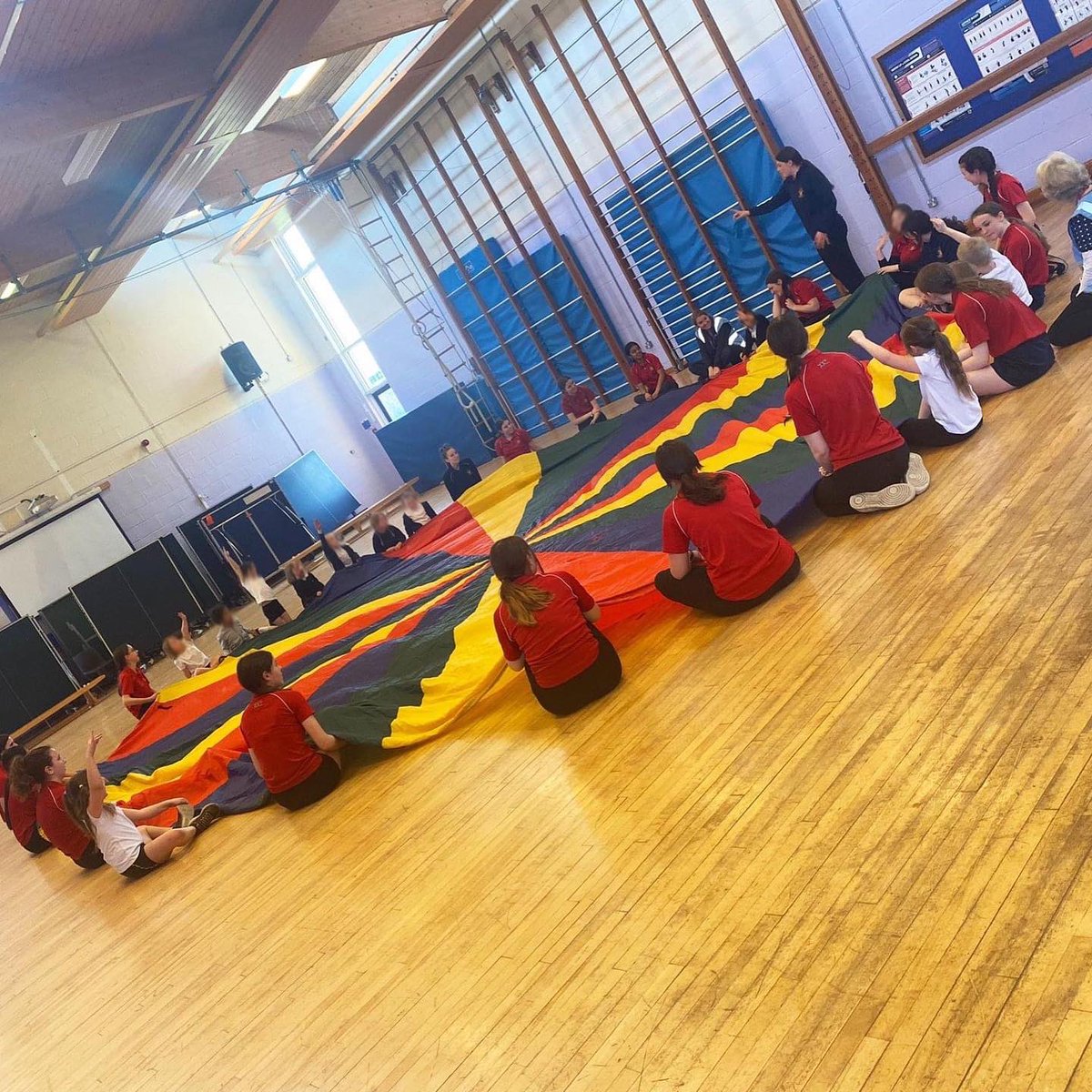 TheHenryBox's tweet photo. The Henry Box School Year 10 Sports Leaders had their first session leading Year 1 PE lessons for The Batt C of E Primary School. All students were amazing and had a fantastic time in both the parachute game and mini athletics events! https://t.co/8ej6DBfdZm
