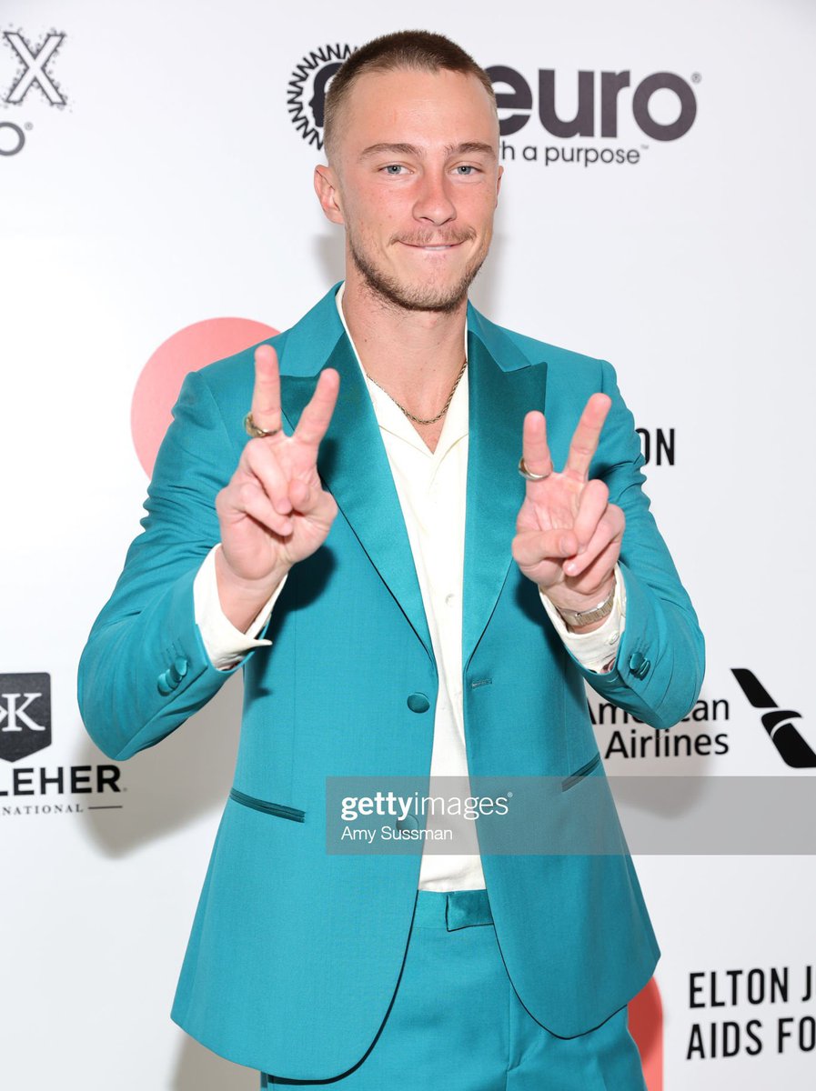 starkeyarchive's tweet photo. THE SUIT https://t.co/HPCWm4UvzM