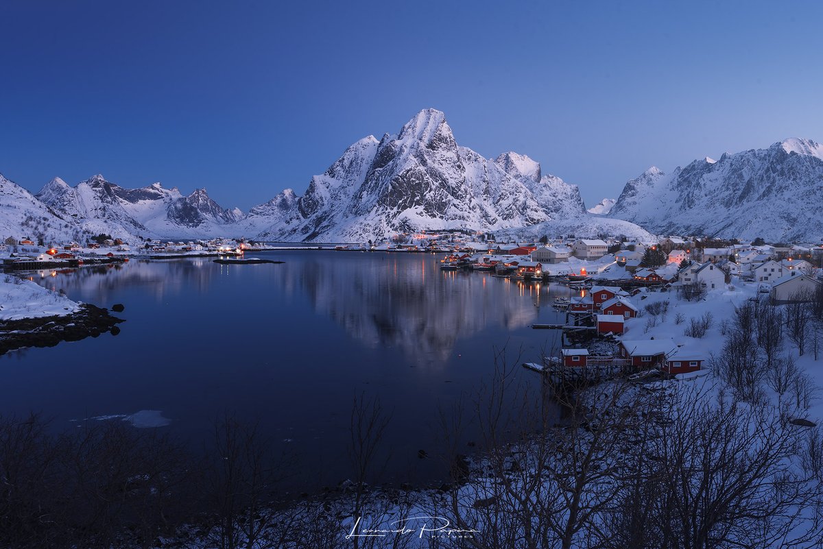 Leo_Papera's tweet photo. GM 💙
Let's start the week with a fairytale-like village straight out of the Lofoten Islands. A composition that I surely wouldn't call "original", but still nice to see every once in a while. 

#NFTCommunity #nftphotography https://t.co/sGmPVlODkq