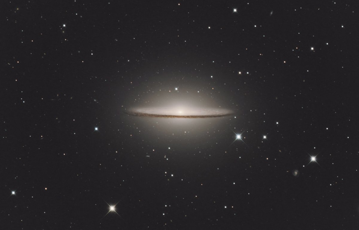 10943_Brunier's tweet photo. 1/8 Je n’avais pas photographié cette merveille depuis… plus de quarante ans. C’est pour moi la plus belle des galaxies, et l’un des astres les plus beaux, tout simplement. https://t.co/gaavYDUsJ1