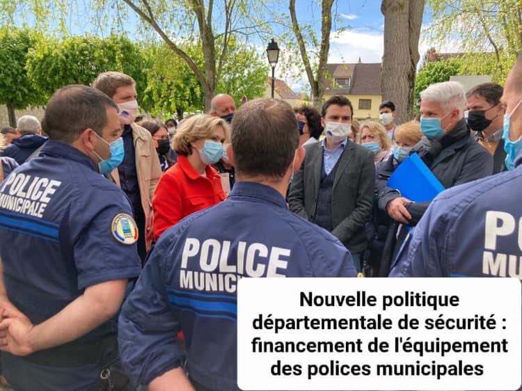 TOUZETalexandre's tweet photo. Vote à l’unanimité du schéma directeur de #sécurité, prévention des violences et de la délinquance #Essonne :
✅ Nous soutenons l'équipement des polices municipales à travers le bouclier sécurité.
#DirectCD91 @CDEssonne https://t.co/DtGbZsCkwS