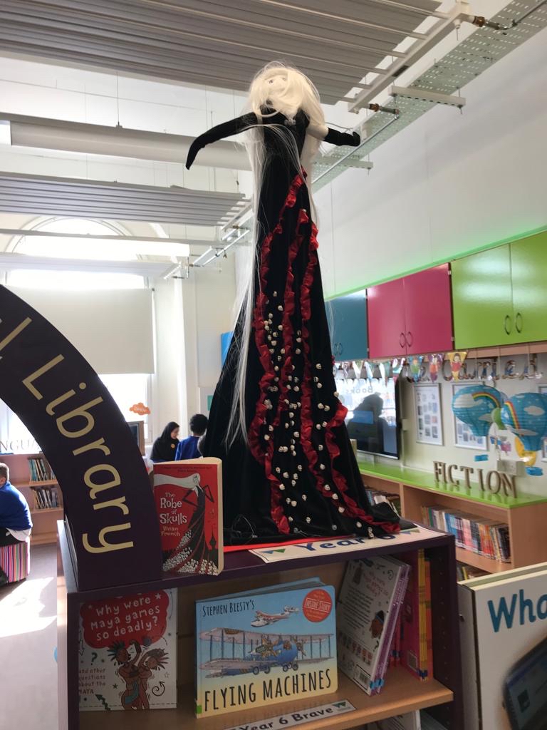 LitWorks_NE's tweet photo. Always a pleasure to visit Westgate Hill Primary School. I love your school Library https://t.co/XiRefZD2Ck