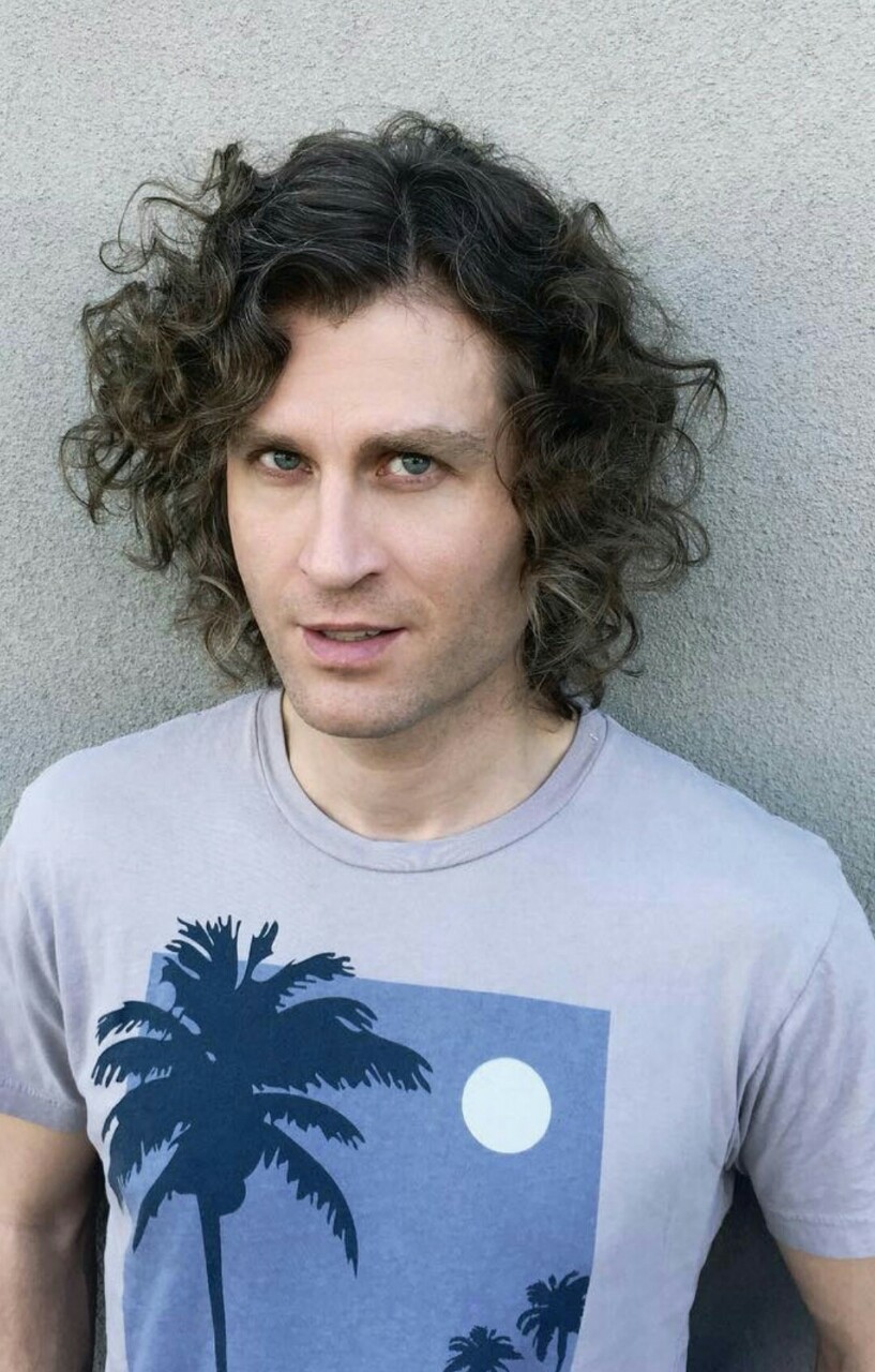 Happy Birthday to Dave Keuning of The Killers.
(March 28, 1976). 