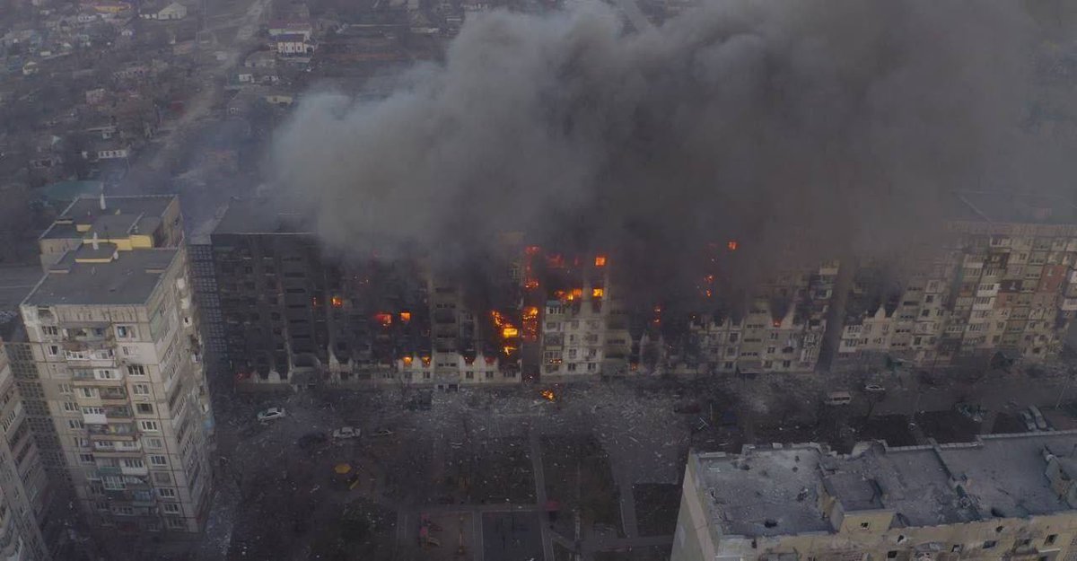EmineDzheppar's tweet photo. This is how #Mariupol, #Ukraine, looks like today. 
#Russian invaders drop 50-100 bombs daily there. It's hard to count civilian casualties. People die from shelling, hunger, dehydration, or literally got shot by Russian occupants when they try to flee the city.
#StandWithUkraine https://t.co/hiP5lb1rmd