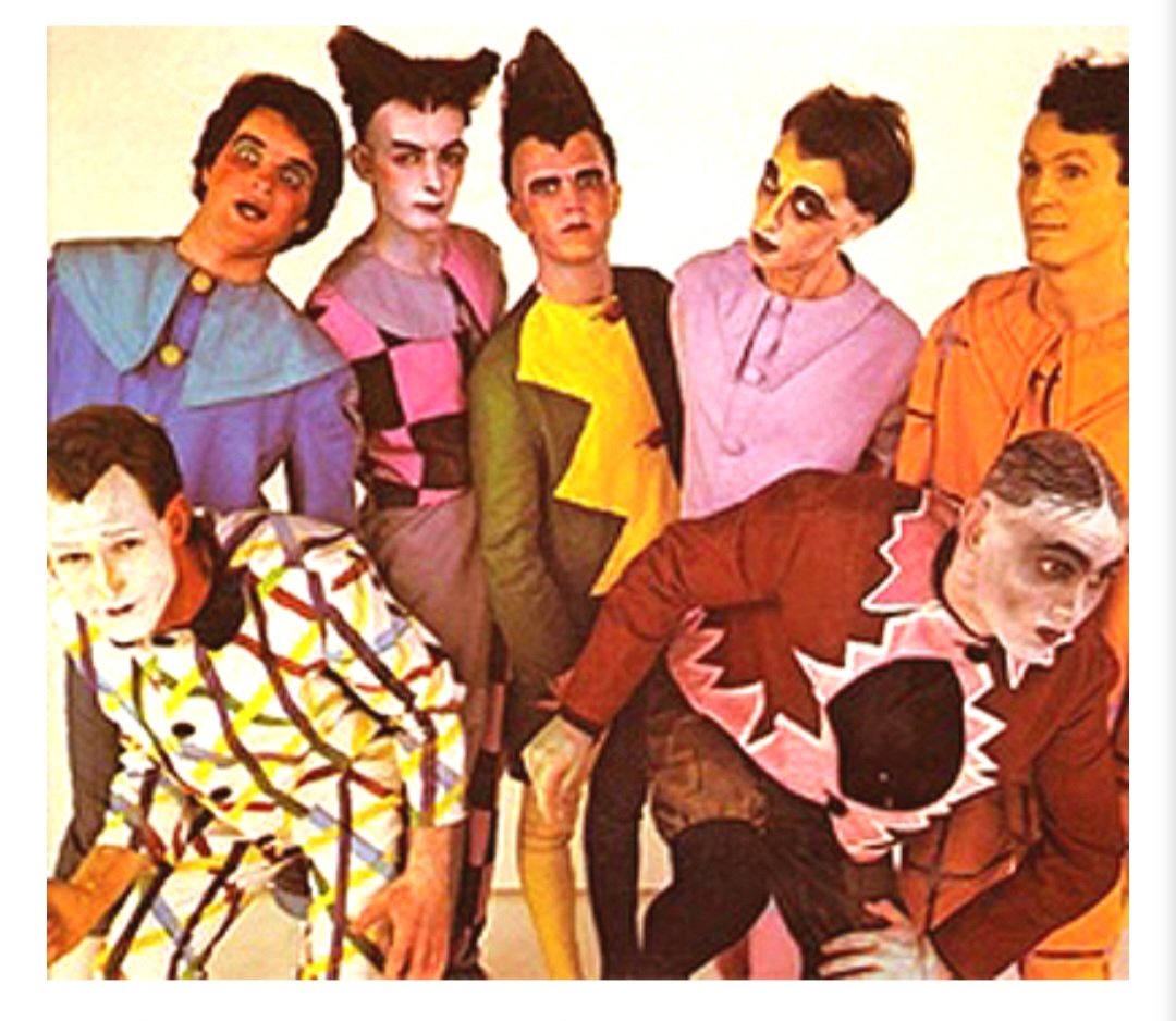 Is Jackson trying to get a gig with Split Enz ?

WTF is going on with his hair ???

#mafsau