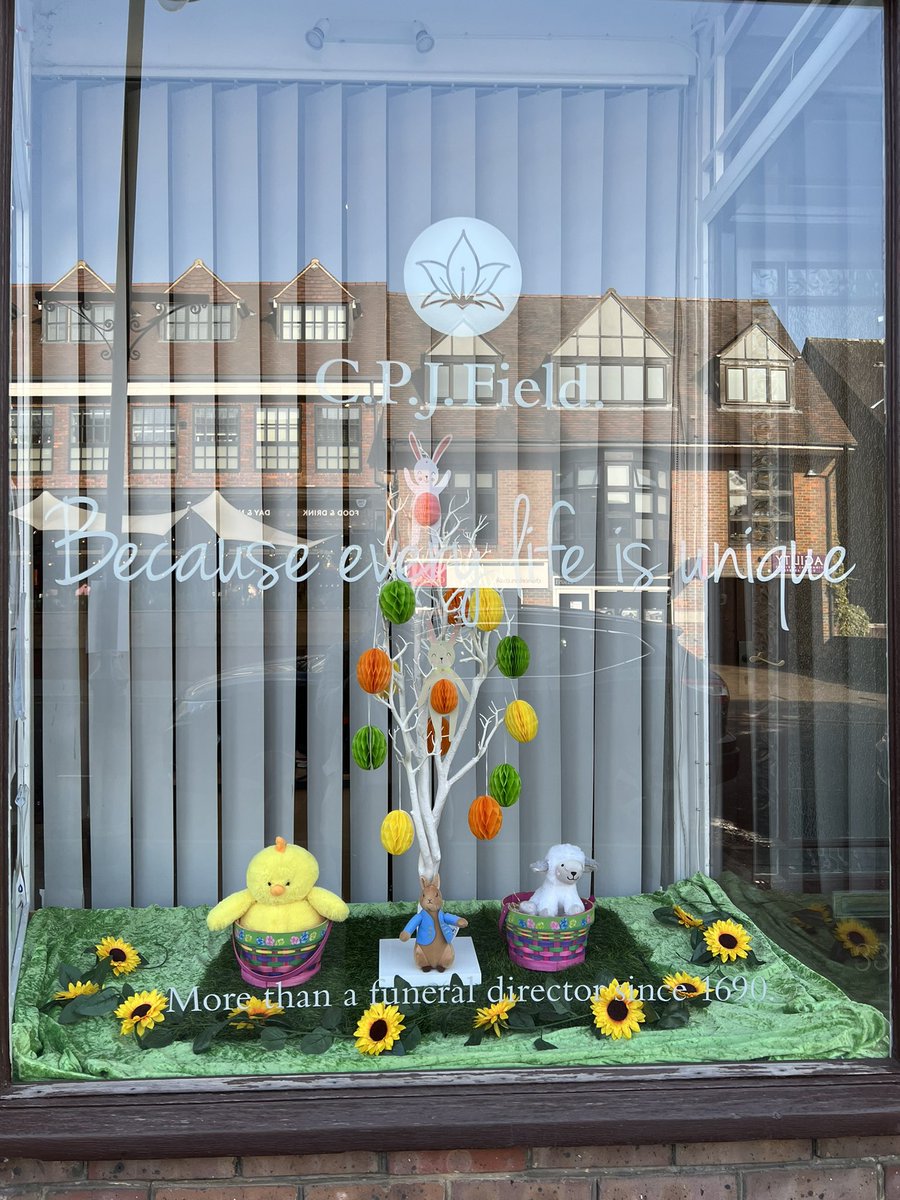 UndertakerChloe's tweet photo. Spring has sprung at Heritage &amp; Sons, Amersham 🌻🌻🌻 @CPJField https://t.co/y3owzq2jj1
