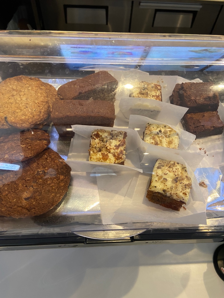 Just a few amazing cakes to get your Monday off to a good start. 🍰

So much choice, the only issue is choosing which one. (Or two? 😜)

#vegancake #mondaymotivation #plantbasedcake #londonvegan #farringdon #veganfood #veganlife #plantlove #plantbased