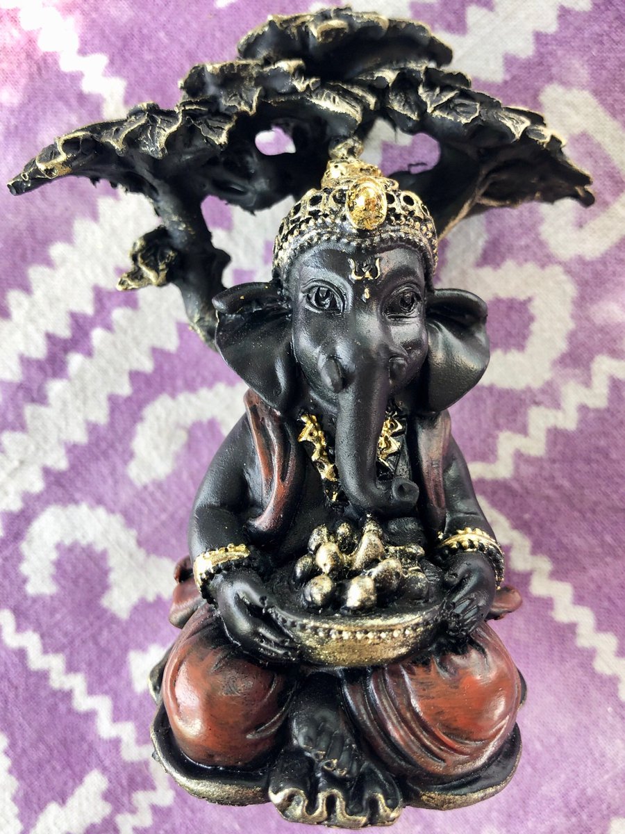 TheMysticMoon's tweet photo. We’ve had some gorgeous items come into the shop these last few weeks. https://t.co/aWZWoqAgoT https://t.co/bi1oRs8yTq