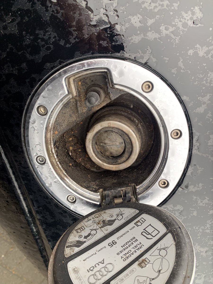 diamondacltd's tweet photo. I do love it when I open a filler filler and it looks like this! Because then we get to make it look like this 👍🏼 #auditt #audi #tt #diamondacltd #detailing #valeting #ceramiccoating #northeast #CountyDurham #tyneside #Northumberland #tyneandwear https://t.co/PqHQjy3ppk