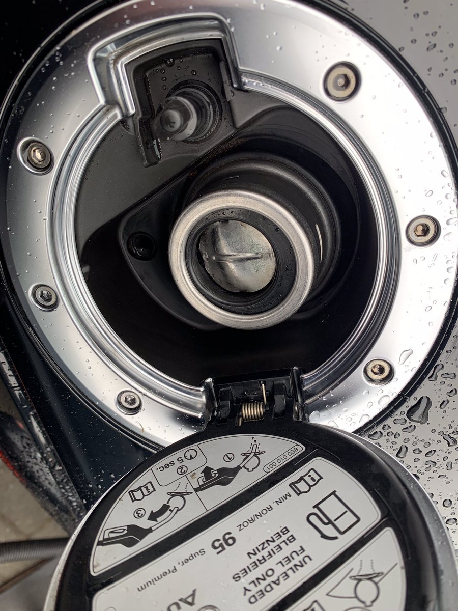 diamondacltd's tweet photo. I do love it when I open a filler filler and it looks like this! Because then we get to make it look like this 👍🏼 #auditt #audi #tt #diamondacltd #detailing #valeting #ceramiccoating #northeast #CountyDurham #tyneside #Northumberland #tyneandwear https://t.co/PqHQjy3ppk