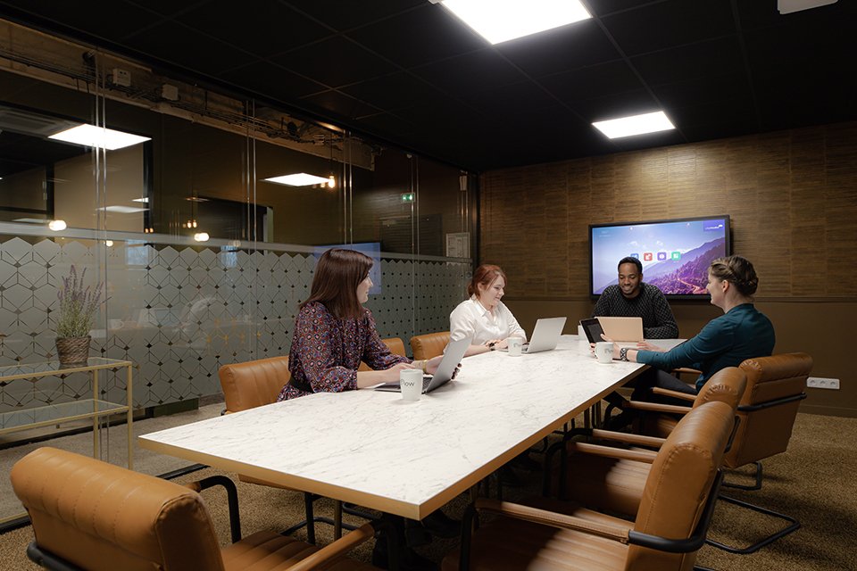 RouenNdyInvest's tweet image. [#COWORKING ROUEN]
Vous cherchez un #bureau à 1h de #Paris La Défense ? 
@now_connected, à 15 mn de #Rouen, vous accueille sur  2500 m² : 
🔸Bureaux partagés, privatifs, offre nomade
🔸#services : espace fitness🧘‍♀️, bar avec espace gradins☕️, événements
ℹ️&amp;gt; bit.ly/3ux1AO8