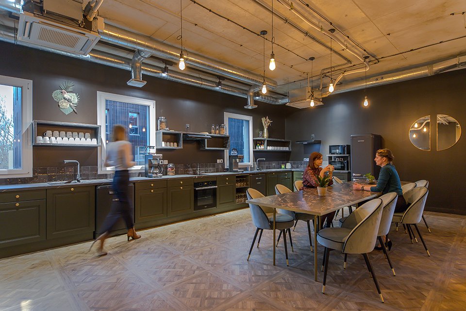 RouenNdyInvest's tweet image. [#COWORKING ROUEN]
Vous cherchez un #bureau à 1h de #Paris La Défense ? 
@now_connected, à 15 mn de #Rouen, vous accueille sur  2500 m² : 
🔸Bureaux partagés, privatifs, offre nomade
🔸#services : espace fitness🧘‍♀️, bar avec espace gradins☕️, événements
ℹ️&amp;gt; bit.ly/3ux1AO8