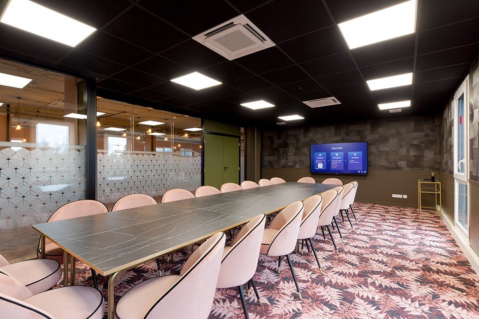 RouenNdyInvest's tweet image. [#COWORKING ROUEN]
Vous cherchez un #bureau à 1h de #Paris La Défense ? 
@now_connected, à 15 mn de #Rouen, vous accueille sur  2500 m² : 
🔸Bureaux partagés, privatifs, offre nomade
🔸#services : espace fitness🧘‍♀️, bar avec espace gradins☕️, événements
ℹ️&amp;gt; bit.ly/3ux1AO8