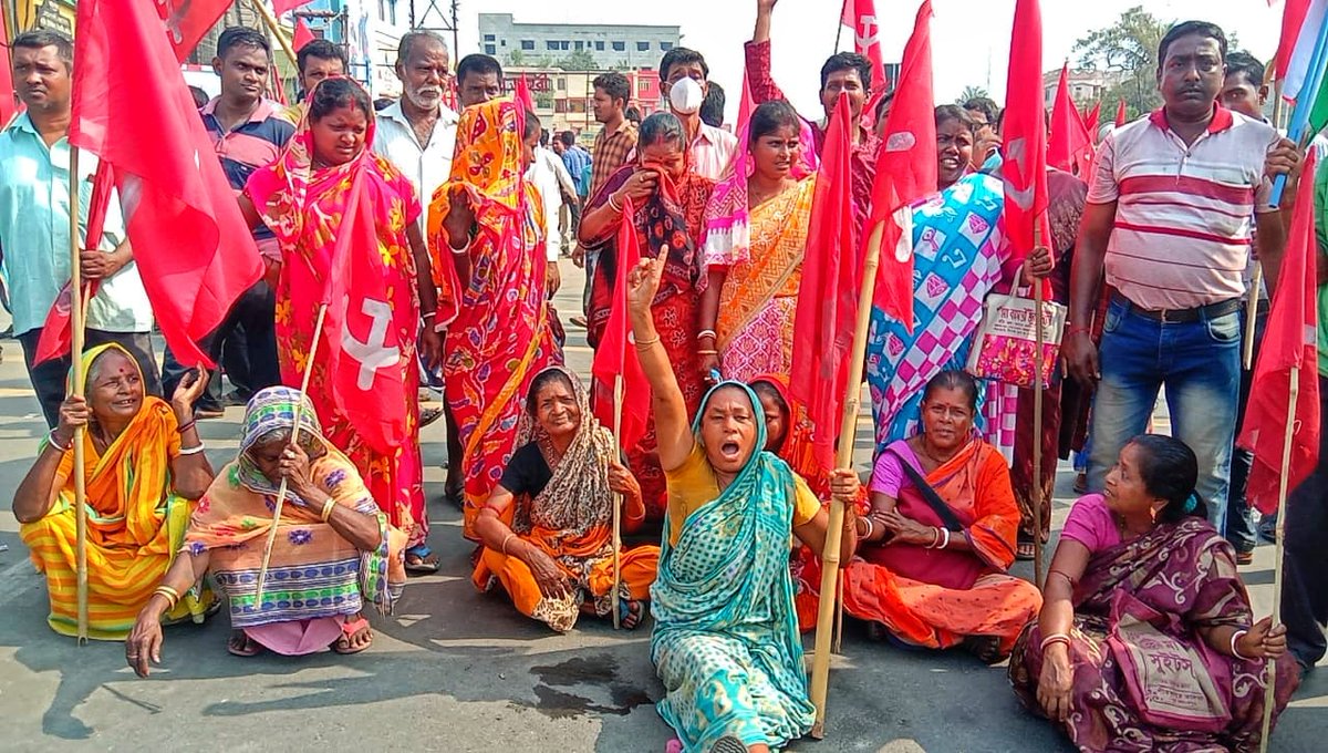 DharDipsita's tweet photo. Aaj Hartal Aaj Chaka Bandh! 
✊🏾
#Strike2Saveindia https://t.co/O5suVePMz6