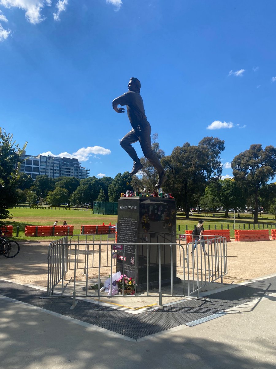 RobinsonBecks's tweet photo. Afternoon at the G! #MCG #footy #AFL https://t.co/0LWX2yQ6J4