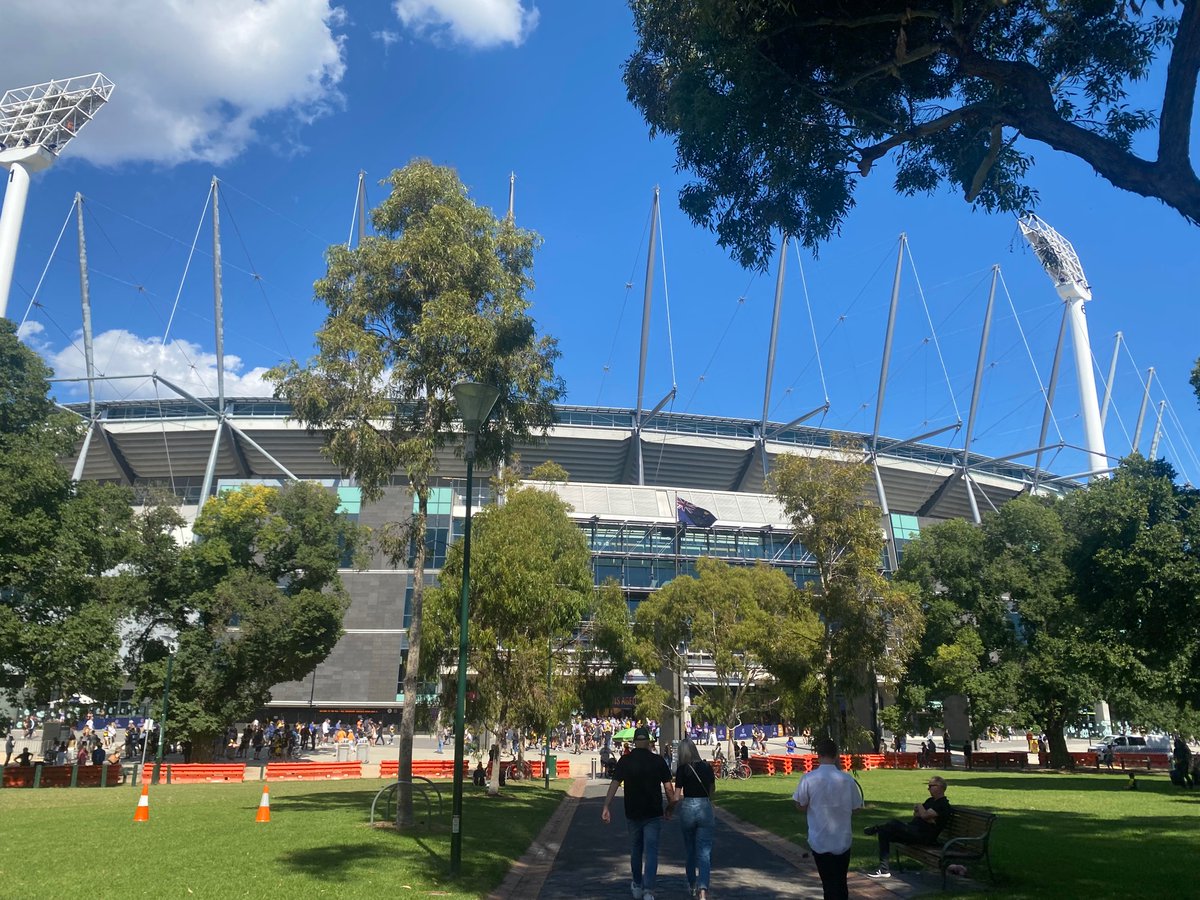 RobinsonBecks's tweet photo. Afternoon at the G! #MCG #footy #AFL https://t.co/0LWX2yQ6J4