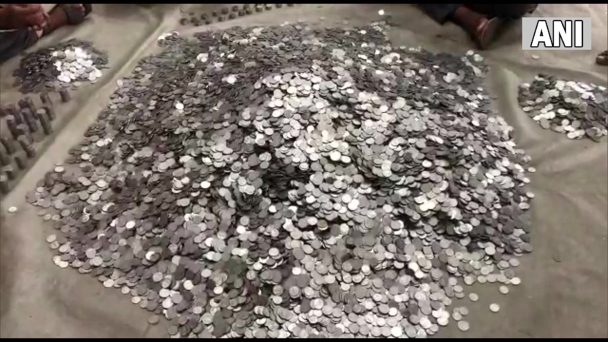 ANI's tweet photo. Tamil Nadu | A youth in Salem paid Rs 2.6 lakh to buy a bike with Re 1 coins he collected in three years. https://t.co/ayLgBa23Ja