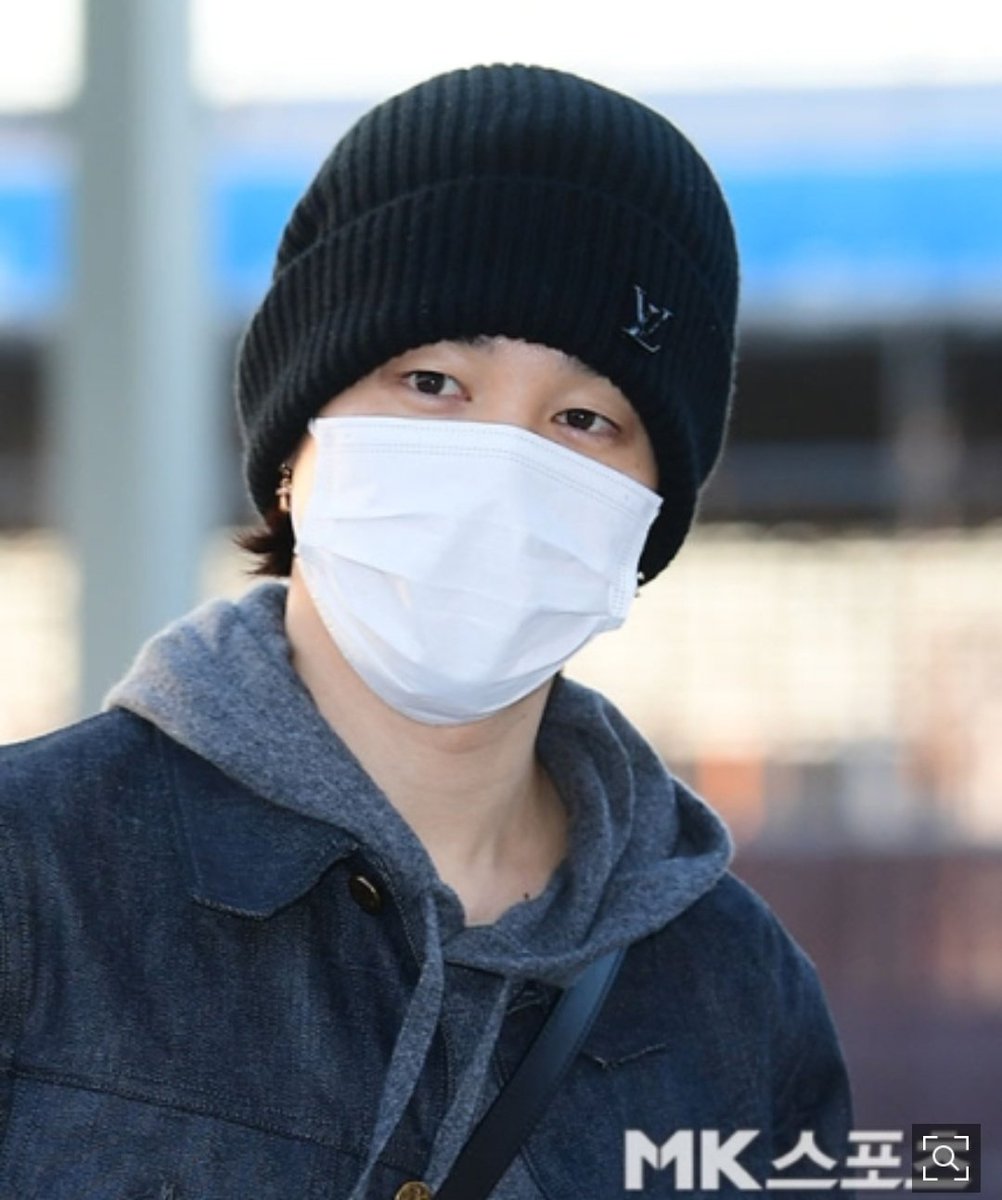 rahmdess27's tweet photo. 📸 [ a thread ] BTS - at Airport! source : kmedia https://t.co/RRJiuJeF8X