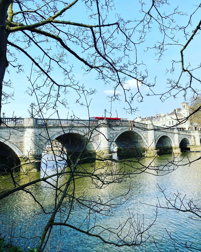 It’s looking gorgeous from any angle #richmondbridge ☀️. Happy sunny new week