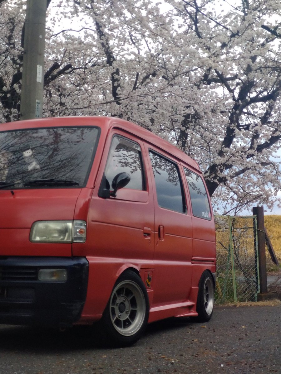 rb1org2eN1RBvdB's tweet photo. エブリィ乗り始めて初の桜🌸
仕事終わりにご近所さんで🖐️
#DE51 #エブリィ #SUZUKI#桜コラボ https://t.co/BwBM5Yq1Vt