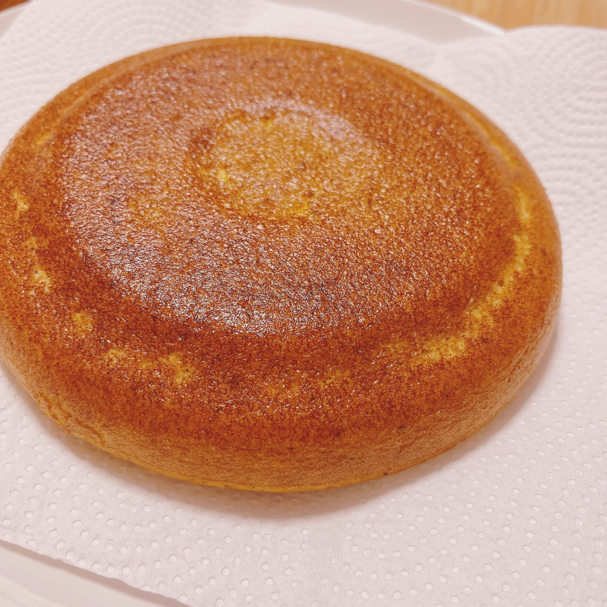 ウチの古の炊飯器でやったらしっかりめに色が入りました（完全に丸ぼうろ🤣）が、
出来ました…！🥺💘
本当にしっとりふんわり…素朴な味で本当に美味しい……！
これでタンパク質取れて糖質オフは嬉しい！！素敵なレシピをありがとうございます💕  