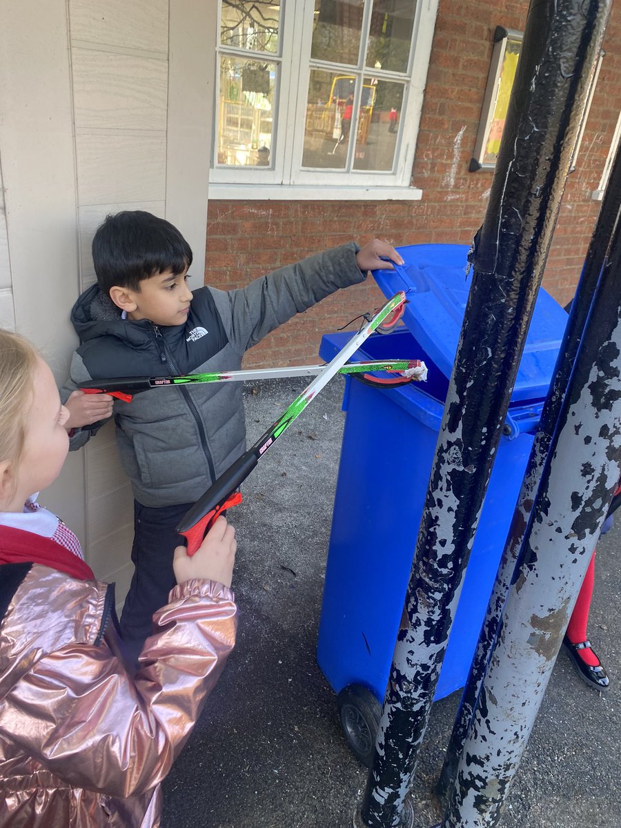 HIAMissSimon's tweet photo. At break time 2SI used the litter pickers to clean the playground! They said that it makes cleaning more fun and that they feel good that they are helping the Earth 🌍☺️ @Humboinfants @ECOHumberstone1 @HIAMissIllidge https://t.co/W85df3Cd51