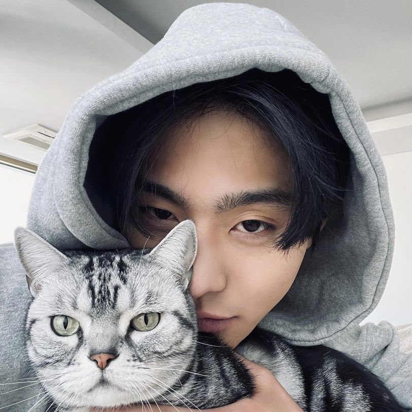 iconickdramas's tweet photo. boyfriend ahn hyo seop stealing everyone's hearts 😩🖤 https://t.co/M4kF5zz5Uh
