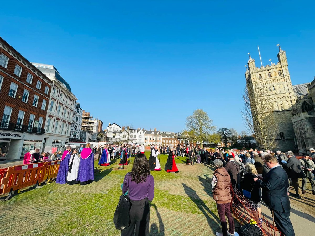 Thank you to everyone who joined us yesterday for a special Evensong and tree planting ceremony to mark the Queen’s Platinum Jubilee. We're delighted to have been able to plant a tree with <a href="/WoodlandTrust/">WoodlandTrust</a> as part of the <a href="/QGCanopy/">The Queen's Green Canopy</a> tree-planting initiative. 🌳 #ExeterCathedral