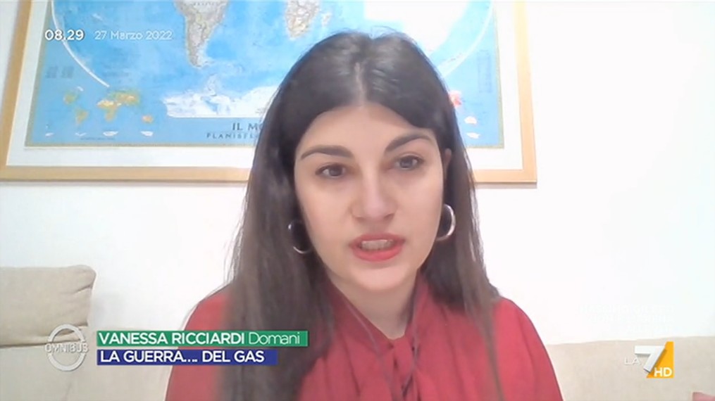 PazzoPerDomani's tweet photo. Ieri mattina a #OmnibusLa7 da @Penna74 con @MatteoBressan81 in studio a parlare di politica ed economia energetica era collegata anche @VanessaEffect, che ne scrive fin dall’inizio su @DomaniGiornale, qui la puntata integrale: https://t.co/sIxJqcCRny https://t.co/8DcN8Yaouw