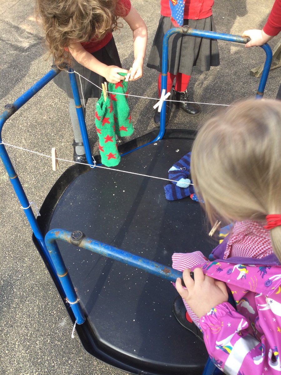 ParkViewPV's tweet photo. Nursery have also been looking for pairs this morning and pegging out the matching socks 🧦 #eyfs #matchingpairs https://t.co/GLCqD3PjHY