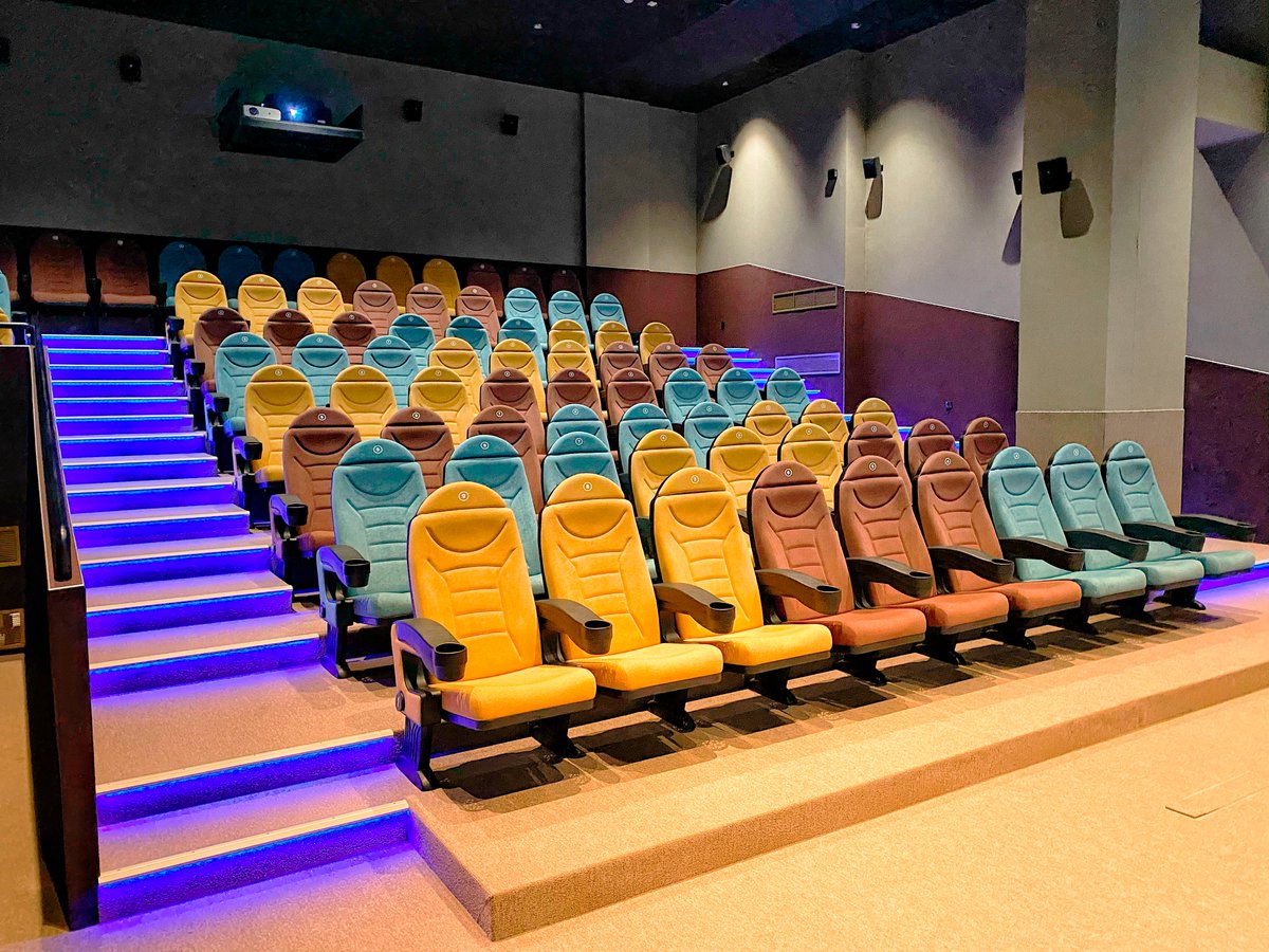 EuroSeating_Int's tweet photo. 🌼🌸🌺 Welcome spring 💐 with this colourful cinema in #Krizevci (Croatia), with the MONTREAL CLUB COMFORT V07 seat 🆒Versatility and design, mixing colours, always seeking differentiation & maximum quality #Euroseating #nolimitstoinspiration #euroseatingprojects https://t.co/MbJ2awrbhI