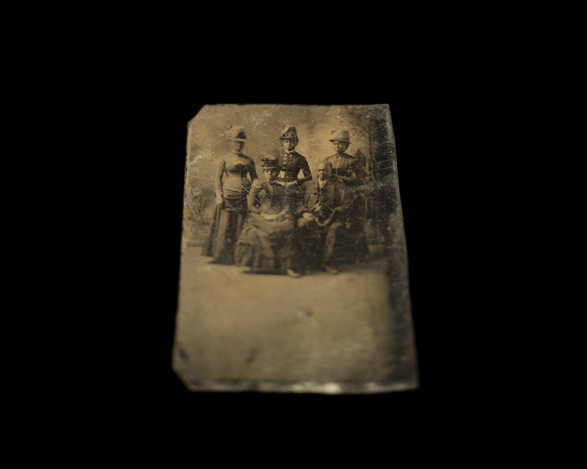 peabodymuseum's tweet photo. Manifest: Thirteen Colonies is a personal reliquary of the evidence of Black agency &amp; oppression from '21 Gardner fellow &amp; photographer Wendel White @cameraimages. Attend the virtual talk with White &amp; @HarvardMuseums Exec. Director Brenda Tindal 4/7/22: https://t.co/7Xcwr3Sd2J. https://t.co/K0ZEbeJHHl