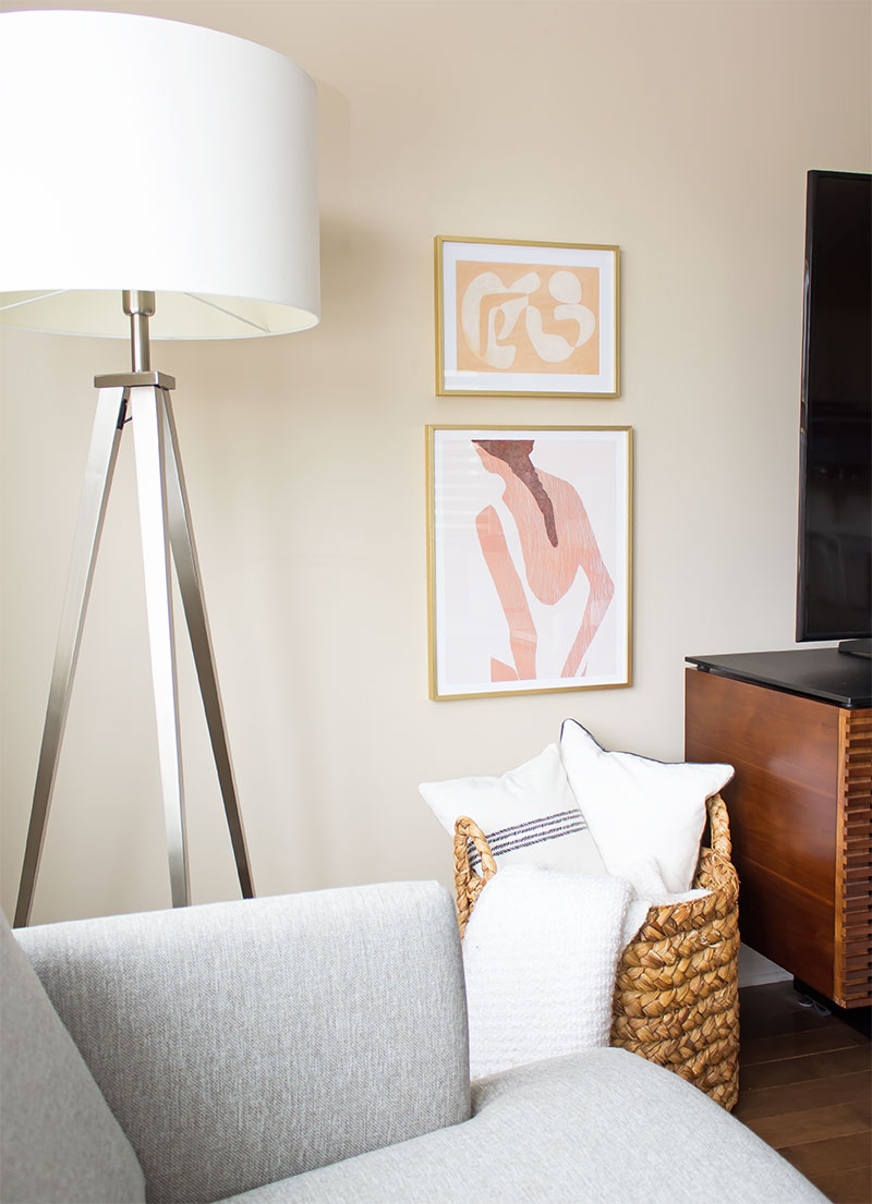 aprettyfix's tweet photo. New #ontheblog: 7 Beautiful Artwork Display Ideas --> https://t.co/8lRoKhXyUf (plus use my 30% off discount code to purchase new prints for your home)🥰 #wallart #interiors https://t.co/QEx3aVzbut