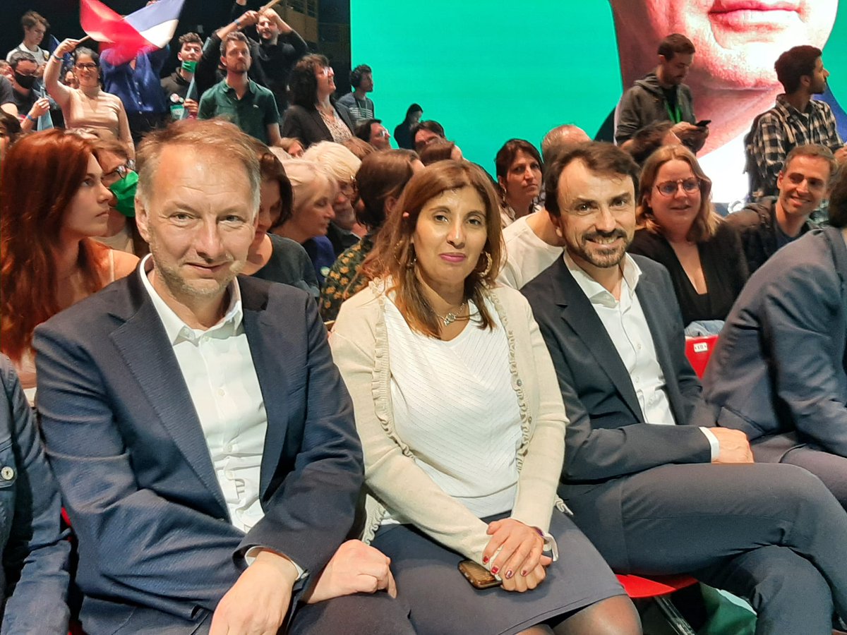 jcray69100's tweet photo. Quelle ambiance, quel Meeting réussi !
#ZenithJadot 💚
Une belle énergie dégagée par @yjadot  @KarimaDelli @EricPiolle 
Un grand bravo à tous ! @ecolosgrandlyon @brunobernard_fr @beavessiller @Gregorydoucet @Fabien_Bagnon @AxelGMarin 🌳🍀🚲🚈
#Jadot2022 #FaireFace https://t.co/u1tpNhXTCB