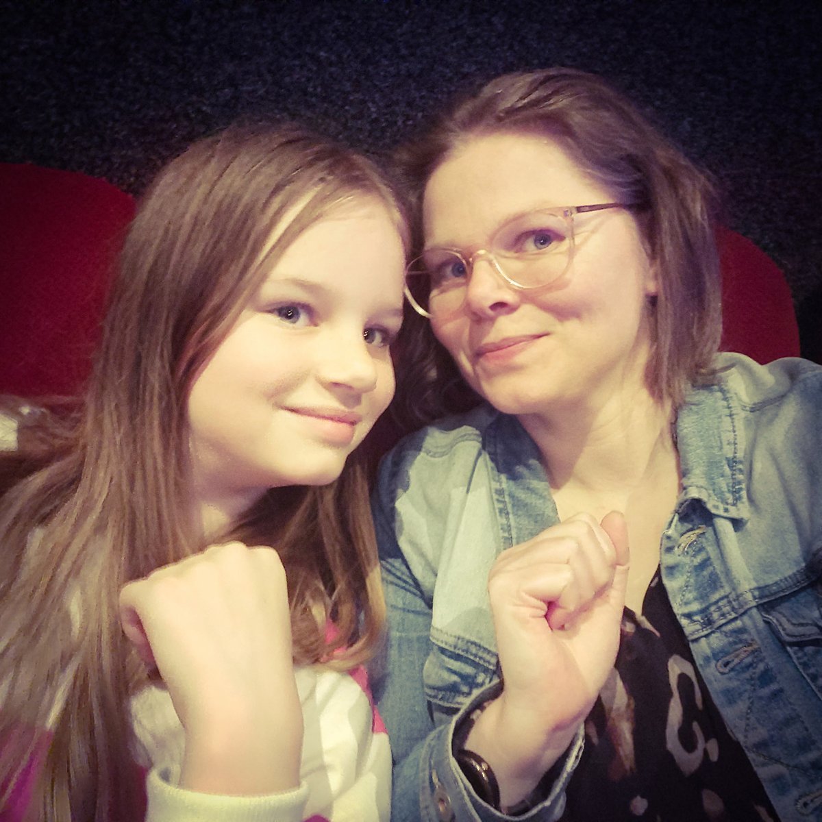 mskidsweb's tweet photo. #Noa (12) heeft een #moeder met #MS. Op de vraag: Wat vind je er nu van? Zegt ze: ‘Ik vind het niet altijd #leuk, maar weet niet beter dan dat het #aanpassen is. Mijn moeder heeft ook #Fibromyalgie.’ https://t.co/haZt2yO3xr https://t.co/987pqFOHNJ