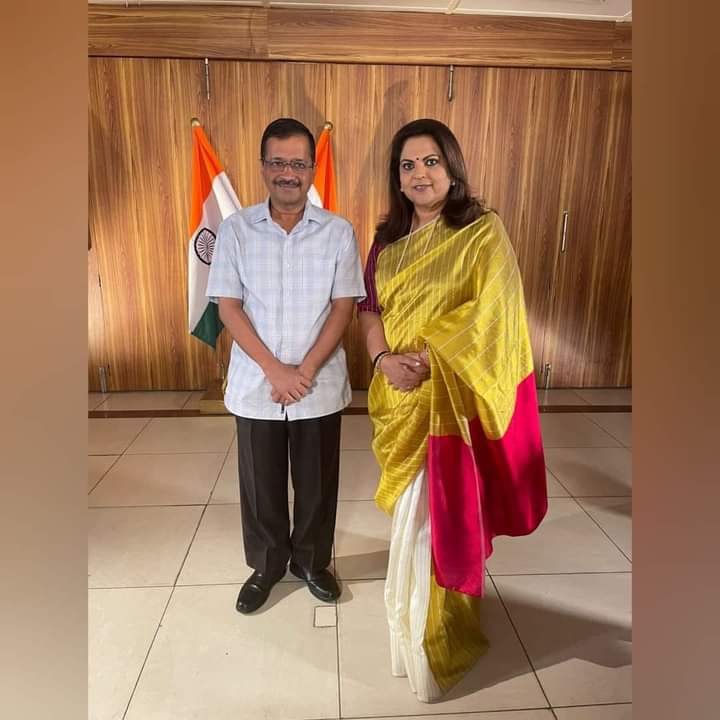 ham_aji's tweet photo. @navikakumar

 मक्कार केजरू  बिलकुल राजपाल यादव  आप भी पोलटिकल अजेंडा के पीछे रूपए झाड़ने में माहिर  काश जिंदगी भर की जोड़ी होती यह अब तक खांस के और अपने बनावटी जहर घिनौते से चेहरे से उबकाई आती है हमें याद है यह बच्चो की झूठ की कसमो के बाद इसका चरित्र क्या है  इसको तो लल्लाहजाने https://t.co/x1AgGZx28q