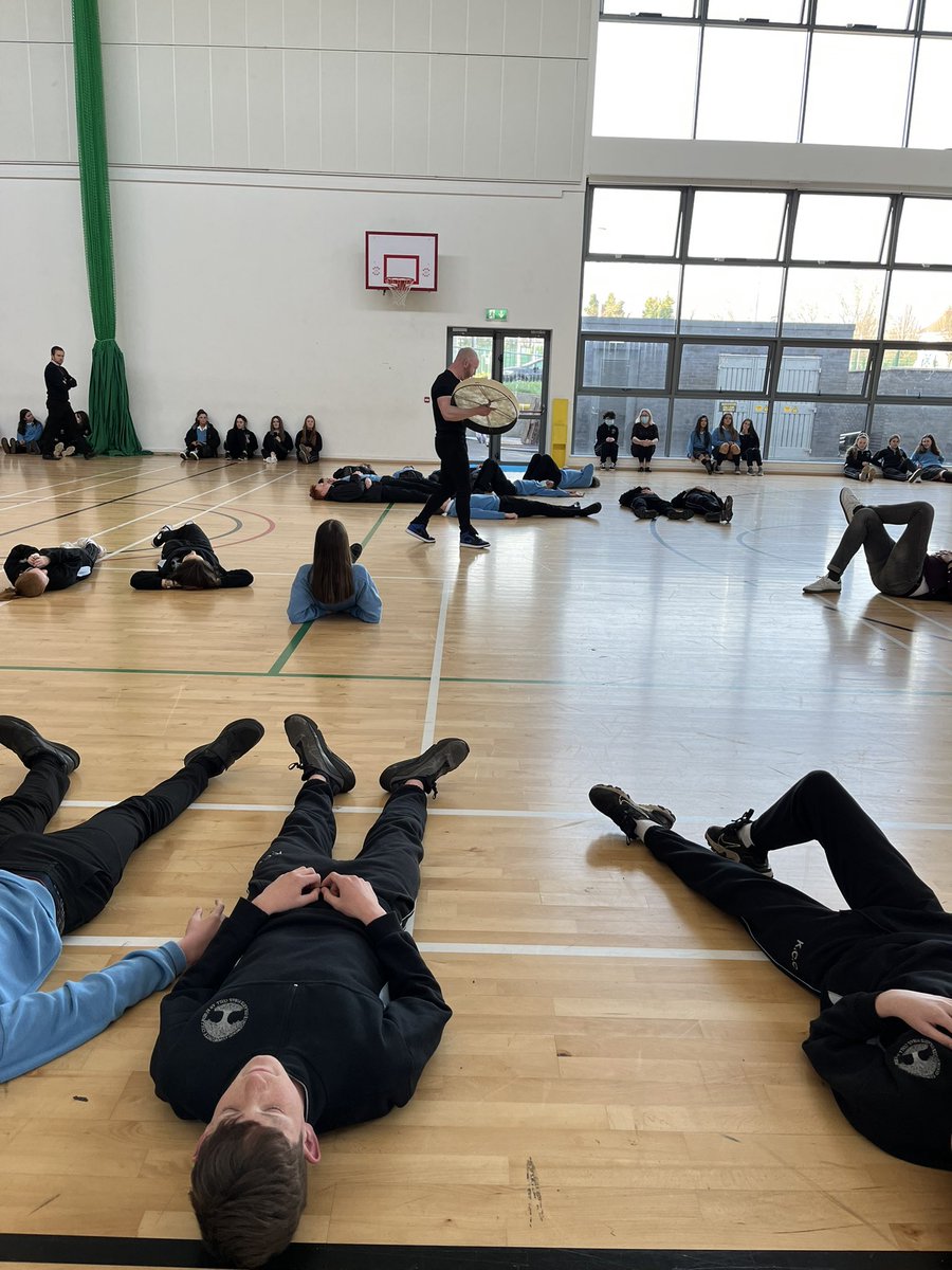 OideChloe's tweet image. Wellbeing week kicked off the a great start! A fantastic and engaging workshop for second years by Matt from Magic Minds!🧘🏽‍♀️🧠 Teaching students how to create a gap between fear, anxiety, stress and happiness! @MagicMindsPod