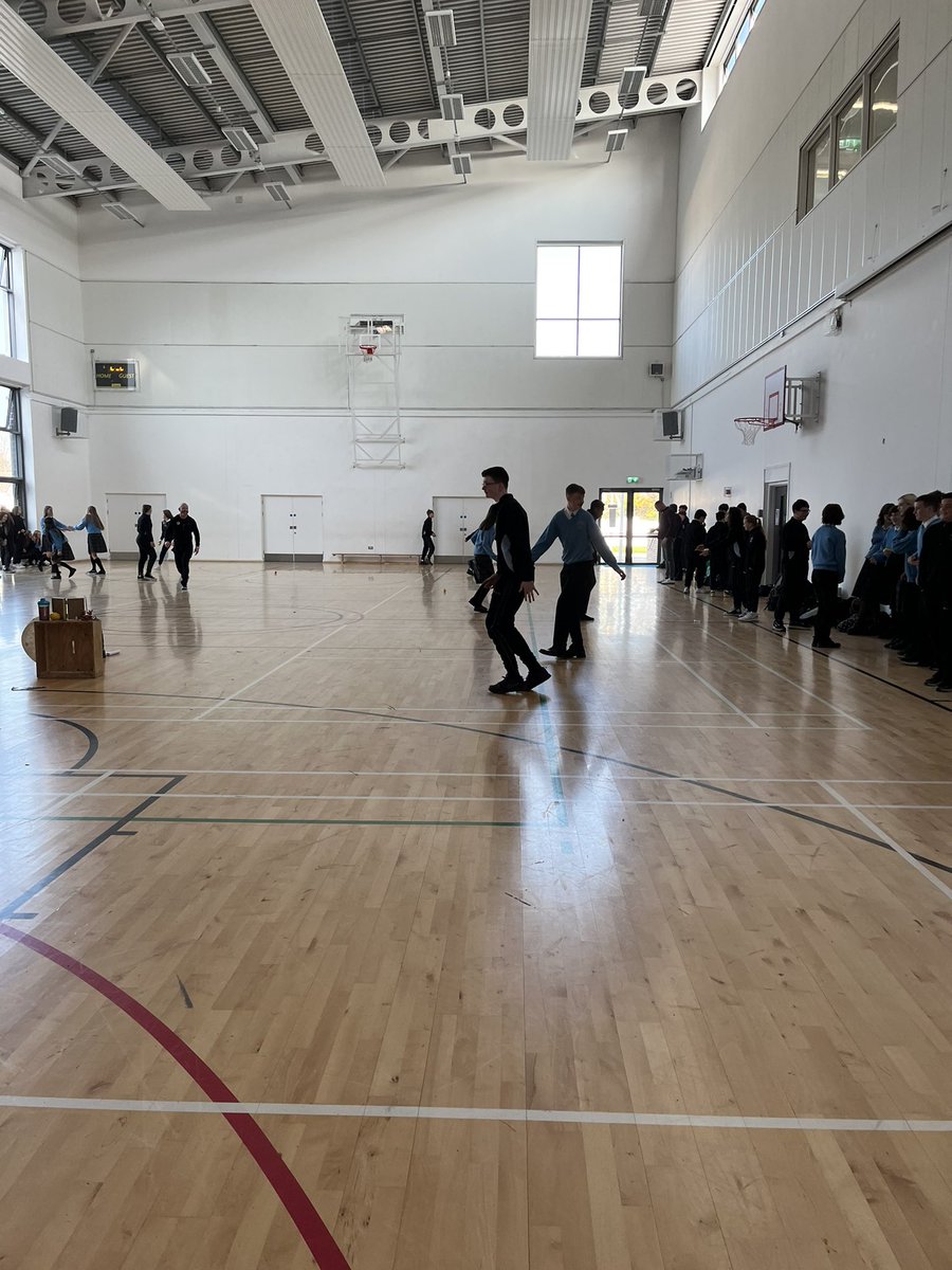 OideChloe's tweet image. Wellbeing week kicked off the a great start! A fantastic and engaging workshop for second years by Matt from Magic Minds!🧘🏽‍♀️🧠 Teaching students how to create a gap between fear, anxiety, stress and happiness! @MagicMindsPod