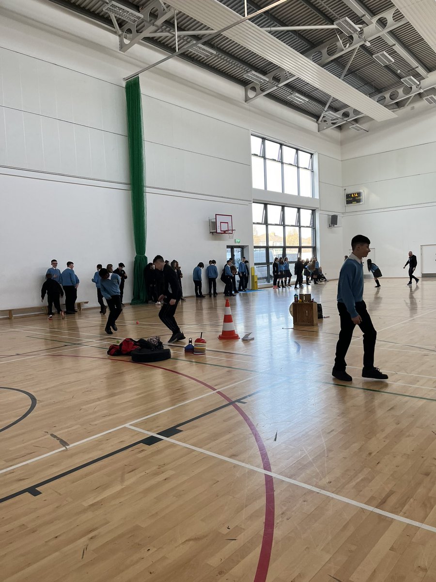 OideChloe's tweet image. Wellbeing week kicked off the a great start! A fantastic and engaging workshop for second years by Matt from Magic Minds!🧘🏽‍♀️🧠 Teaching students how to create a gap between fear, anxiety, stress and happiness! @MagicMindsPod