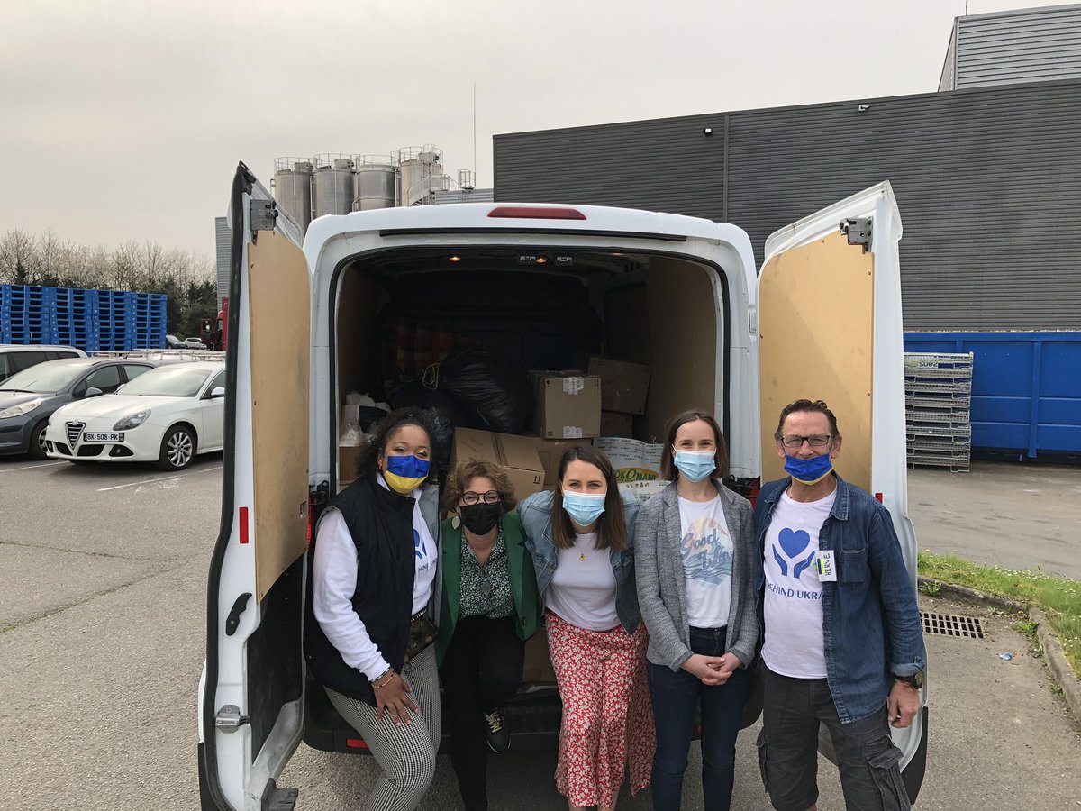 AllBehindFr's tweet photo. Aujourd’hui, nous faisons halte à #BRIDOR 🌾 afin de récupérer la collecte de dons faites par Anne Marie et son équipe 💪🏾
Un grand #MERCI 🙏🏾 💙💛

#AllBehind #AllBehindUkraine 🔵🟡 https://t.co/8U0xhmVv3E