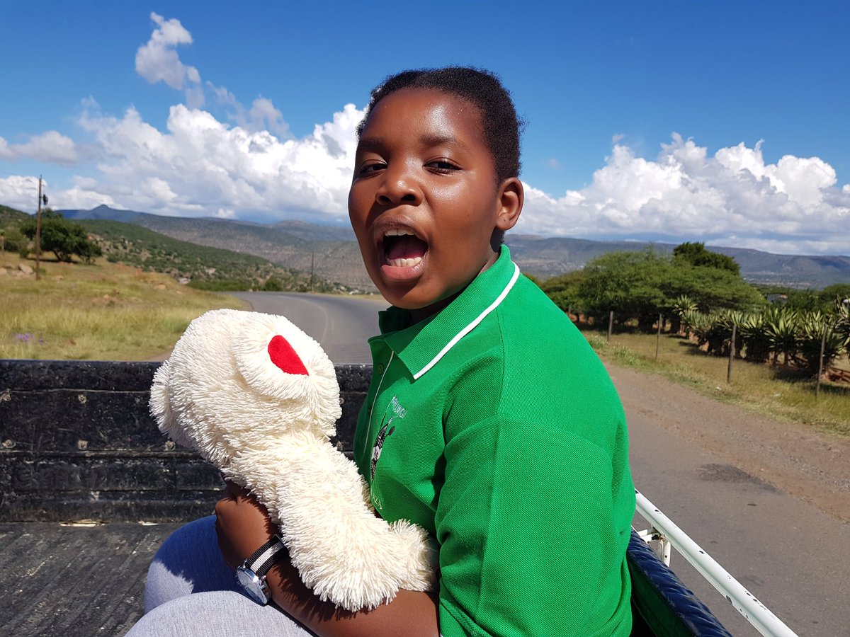 MHLUNGUOLUHLAZA's tweet photo. Yesterday, we chased the last Joburg bound taxi to leave #Msinga. My little girl enjoyed sitting at the back of the van. We caught up with the taxi about 15km outside #Dundee after deciding to go get one @ #Dundee. We had a nice taxi trip back to Joburg!! https://t.co/Mbs5FG0nXq