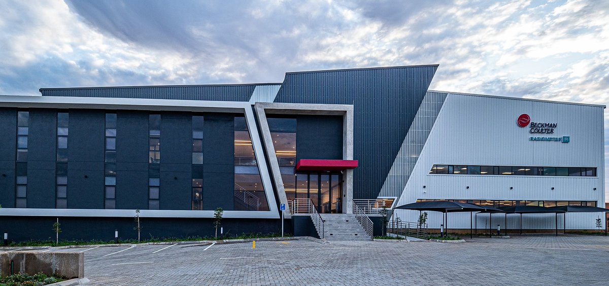 KPMarketingC's tweet photo. Growthpoint develops new laboratory, warehouse and head office for Beckman Coulter in Centralpoint Innovation District https://t.co/2jLAr4Deoi @growthpoint  @BCILifeSciences #Laboratory #Warehouse #HeadOffice #Development https://t.co/Jb02Y52oWd