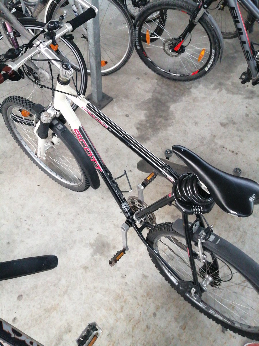 Ceo42069's tweet photo. Verkaufe diese velo wer interesse hat soll sich bei mir melden. https://t.co/X96m4DvvID