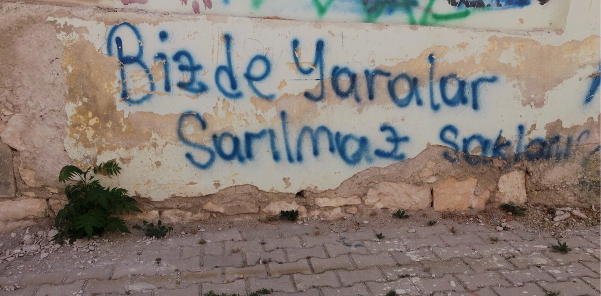 Cihat_C's tweet photo. Yaralar sarılmaz, saklanır bizde.
İnsanı sessizce susturan keder,
Canımız fanidir, hakkımız bâki

İbrahim TENEKECİ https://t.co/JAKCXSBhH0