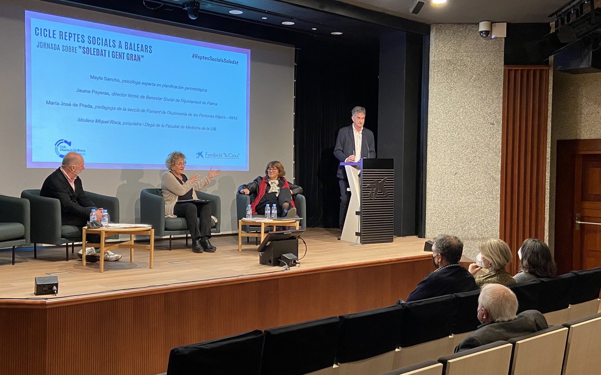 imasmallorca's tweet photo. 🗣 María José de Prada, pedagoga #EVIF Foment de l’Autonomia de les Persones Majors de l’#IMAS: “Estam fent microcirurgia. La nostra atenció és pell amb pell. Sabem en tot moment com estan les #persones majors a les quals atenem”.
#ReptesSocialsSoledat #CadaPersonaImporta https://t.co/cUJfFOvgDR