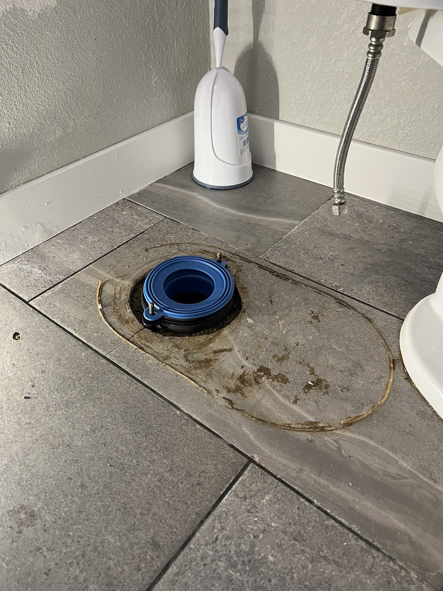 MCSBuild's tweet image. 🚽 #nastyjob #toilet #repair … ☝🏻 new water 💧 #anglevalve and #waxring seal no more leaks #nomoreleaks #toiletfix #denvercolorado