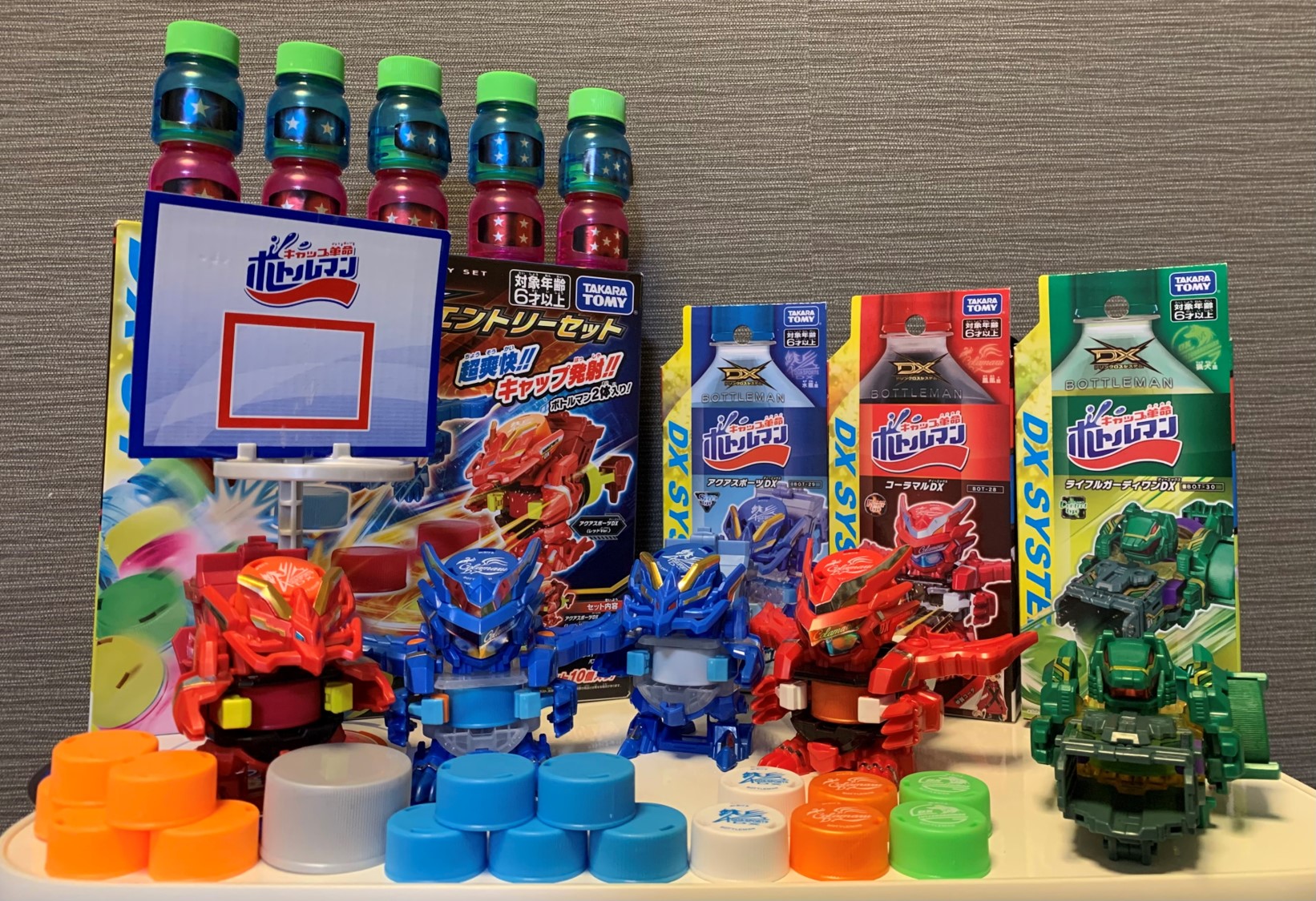 ベイブレード　ボトルマン ベイブレードが飛ばしてボトルマンとカブトボーグが脇を固める